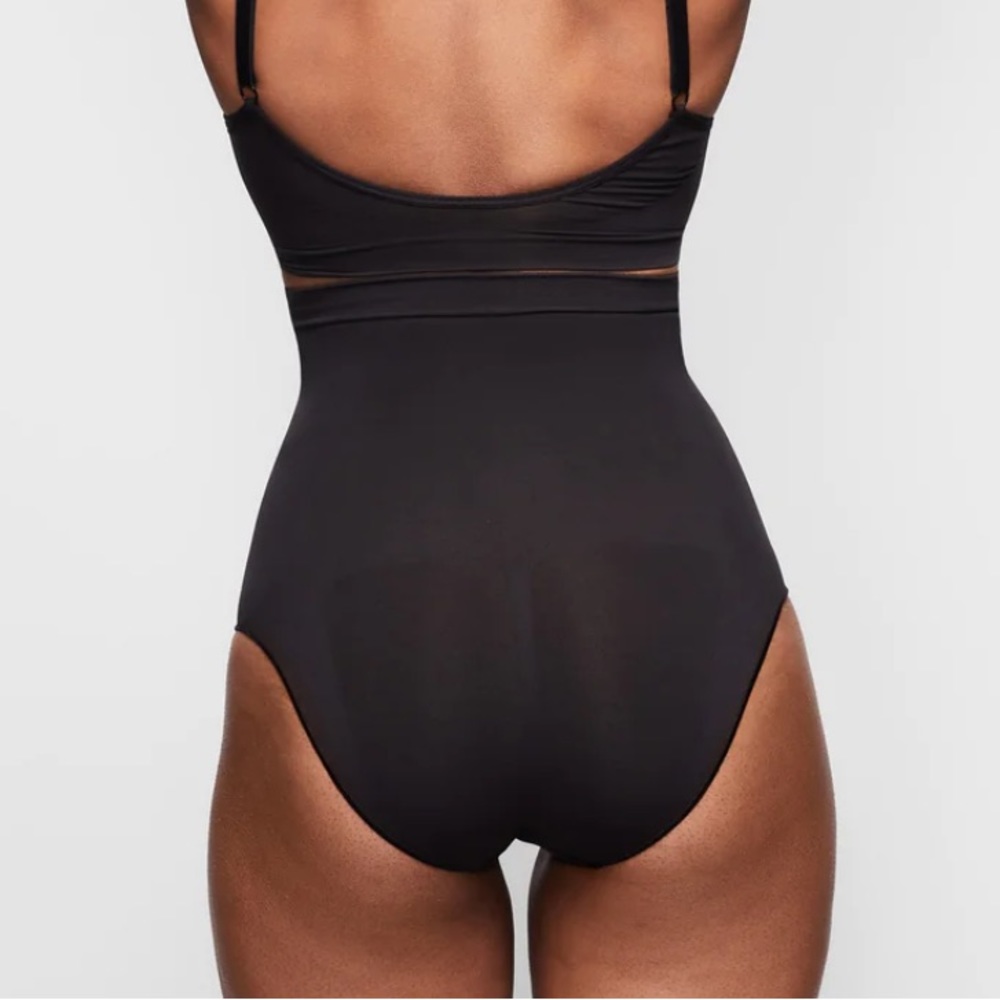 🌷skims super high waisted skims seamless brief booth lifting